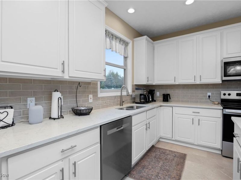 15379 Old Oak Drive, Strongsville, OH 44149 Photo 13