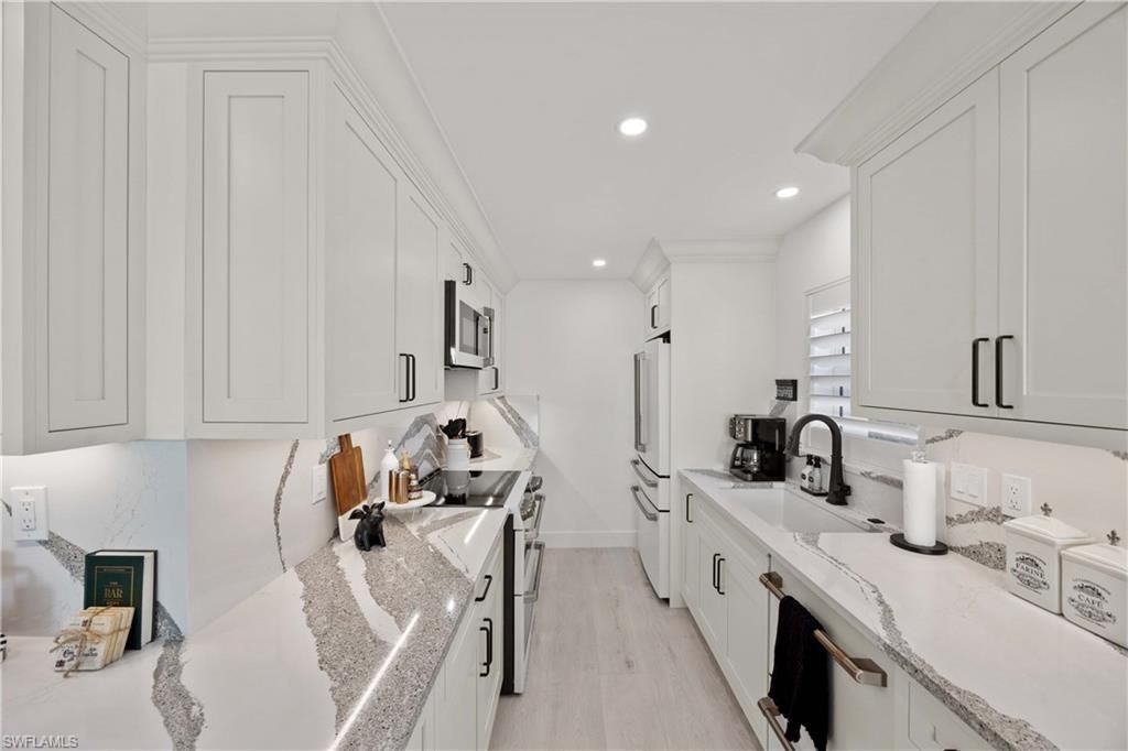 2100 Gulf Shore Blvd N, Unit 101, Naples, FL 34102 Photo