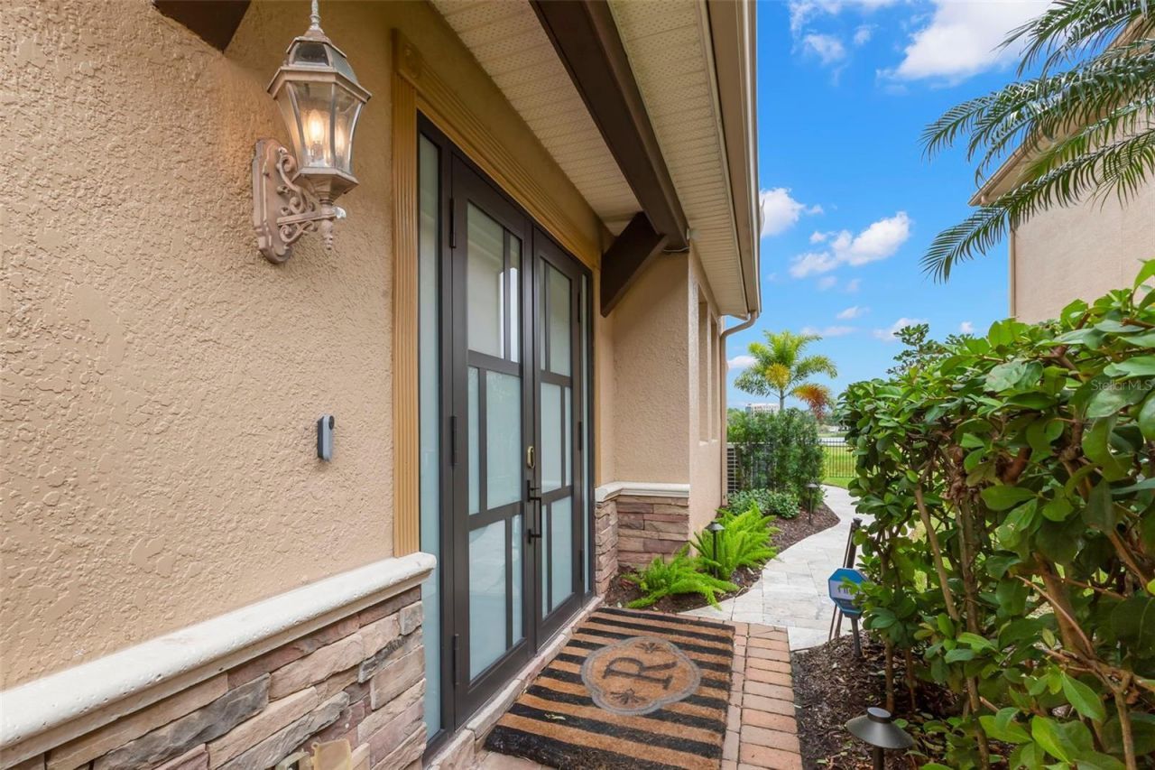 657 Saxony Boulevard, Saint Petersburg, FL 33716 Photo