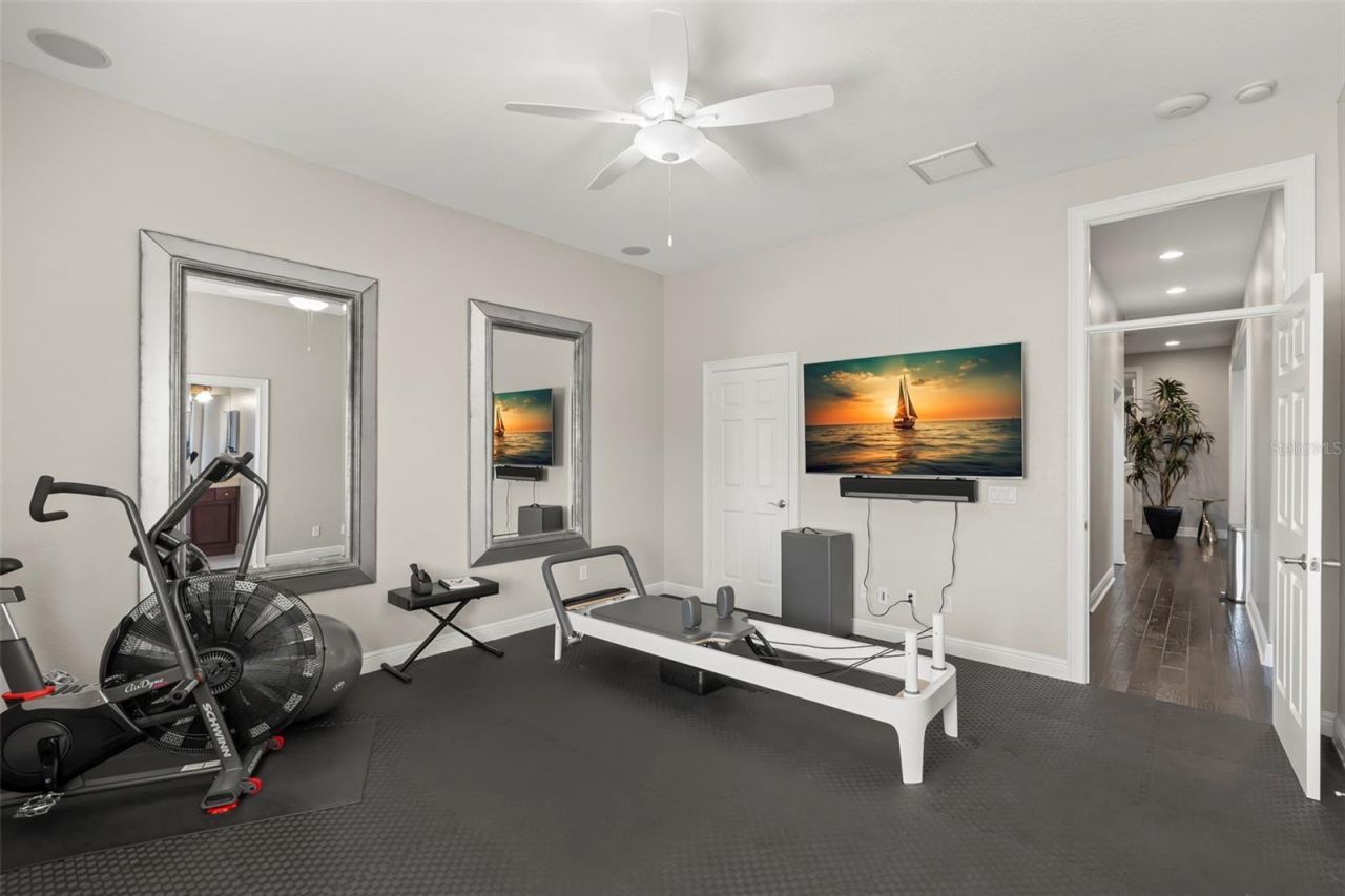 657 Saxony Boulevard, Saint Petersburg, FL 33716 Photo