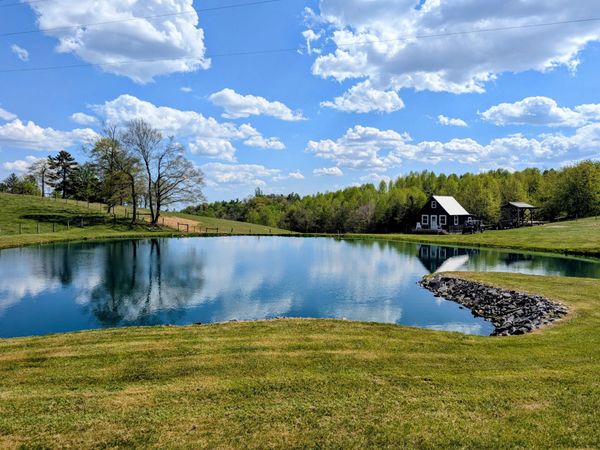 2038 Pilot View DR, Hillsville, VA 24343