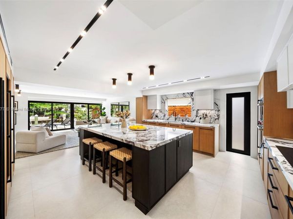 1815 Fairhaven Pl, Miami, FL 33133