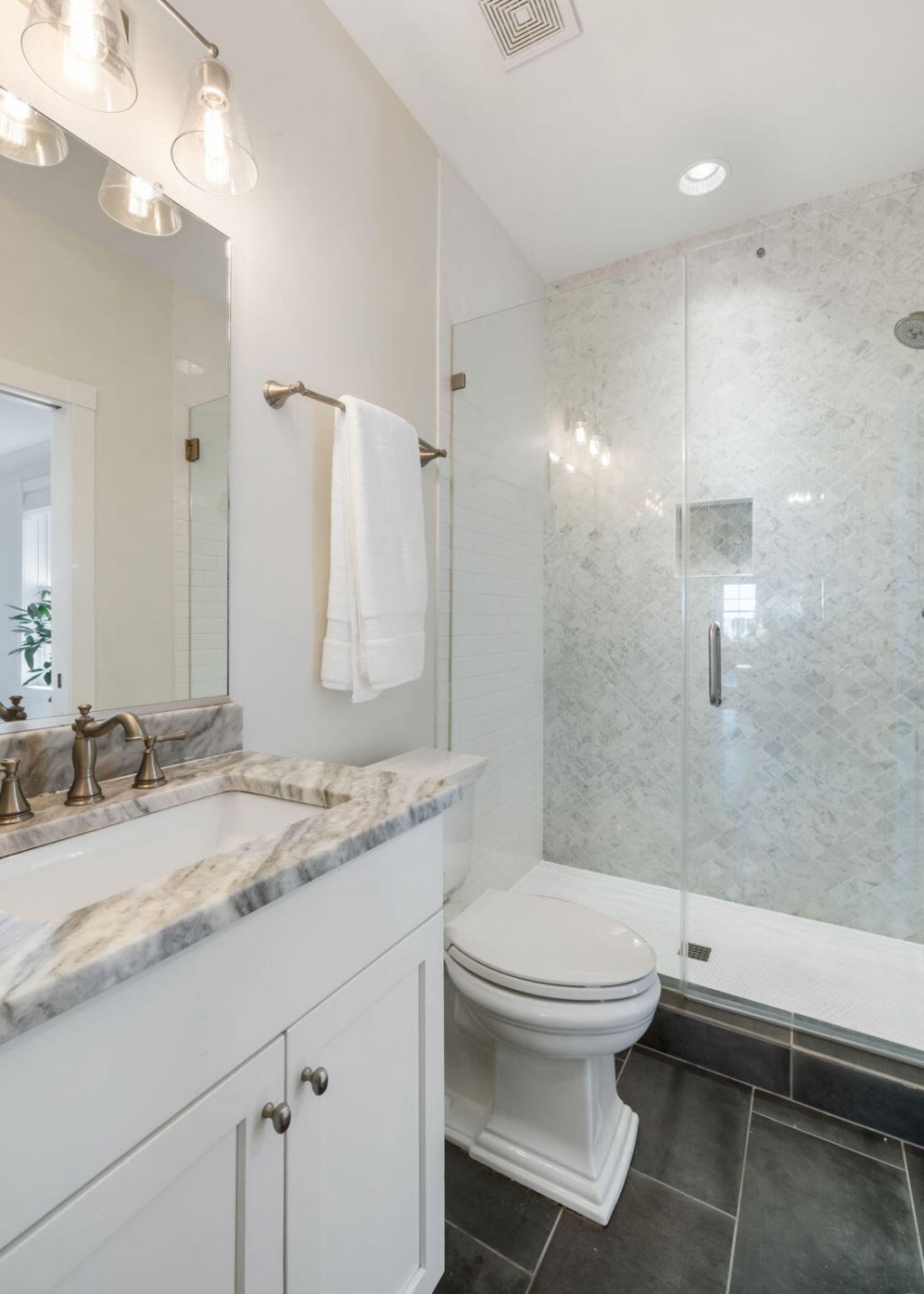 2112 Parkway Drive Photo 12