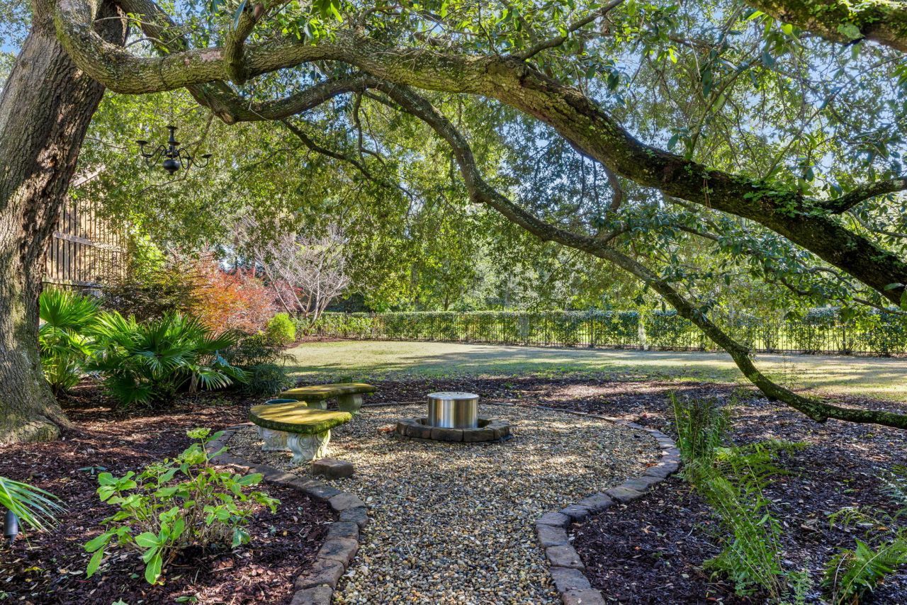 2112 Parkway Drive Photo 36