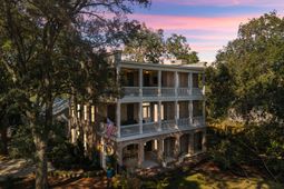 2112 Parkway Drive photo 4