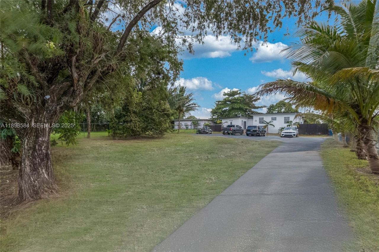 2020 NW 107th St, Miami, FL 33167 Photo