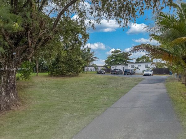 2020 NW 107th St, Miami, FL 33167