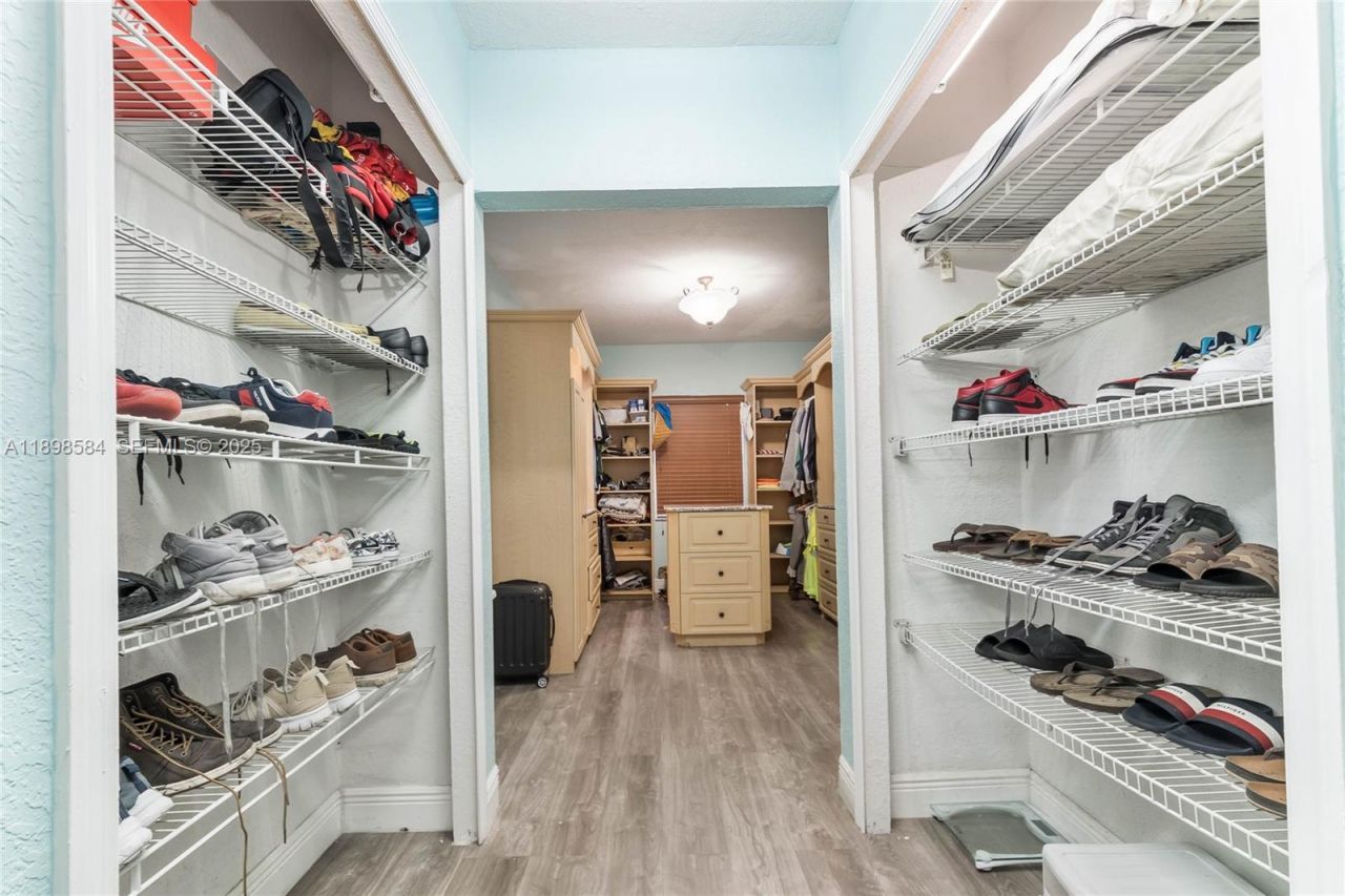 2020 NW 107th St, Miami, FL 33167 Photo