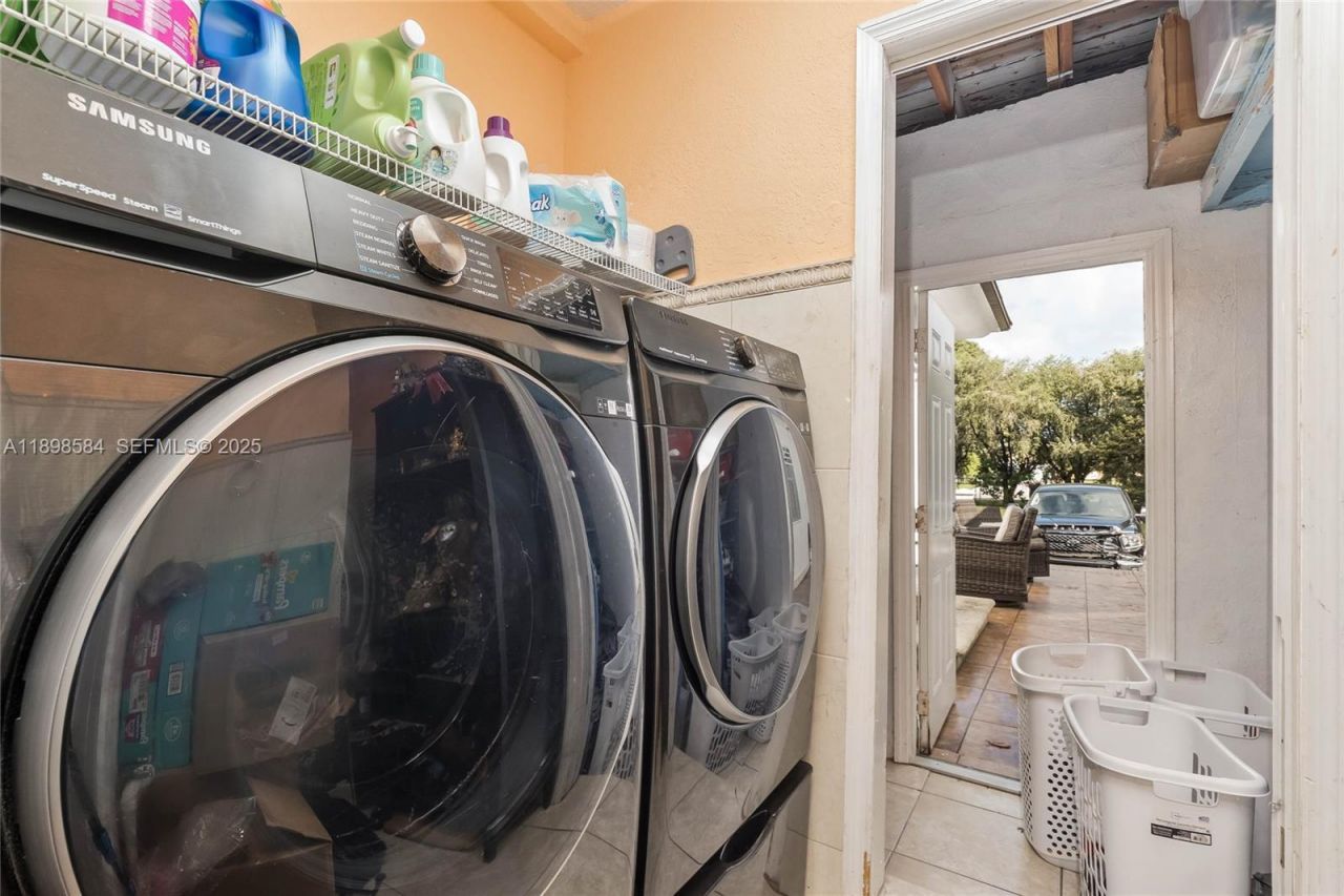 2020 NW 107th St, Miami, FL 33167 Photo