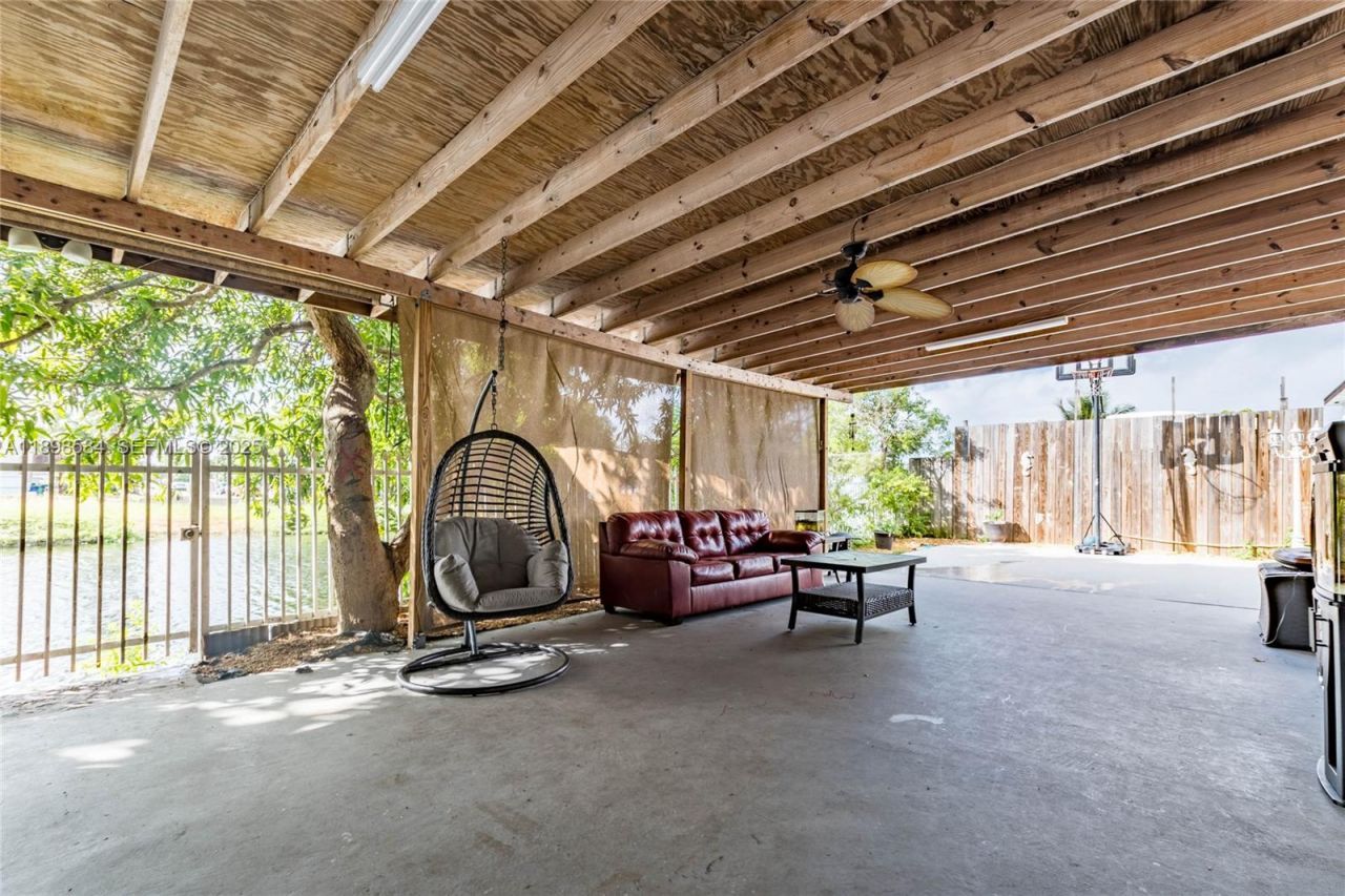 2020 NW 107th St, Miami, FL 33167 Photo