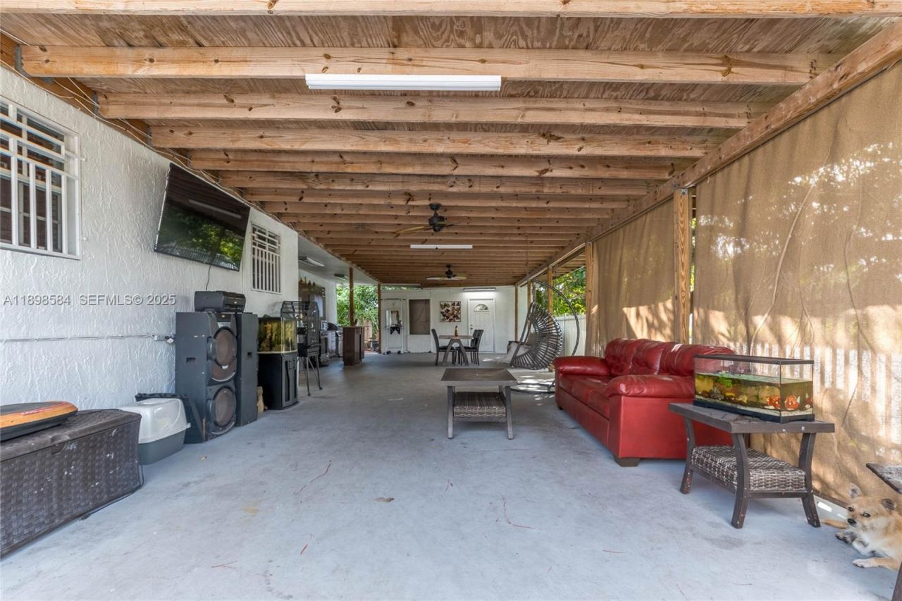 2020 NW 107th St, Miami, FL 33167 Photo