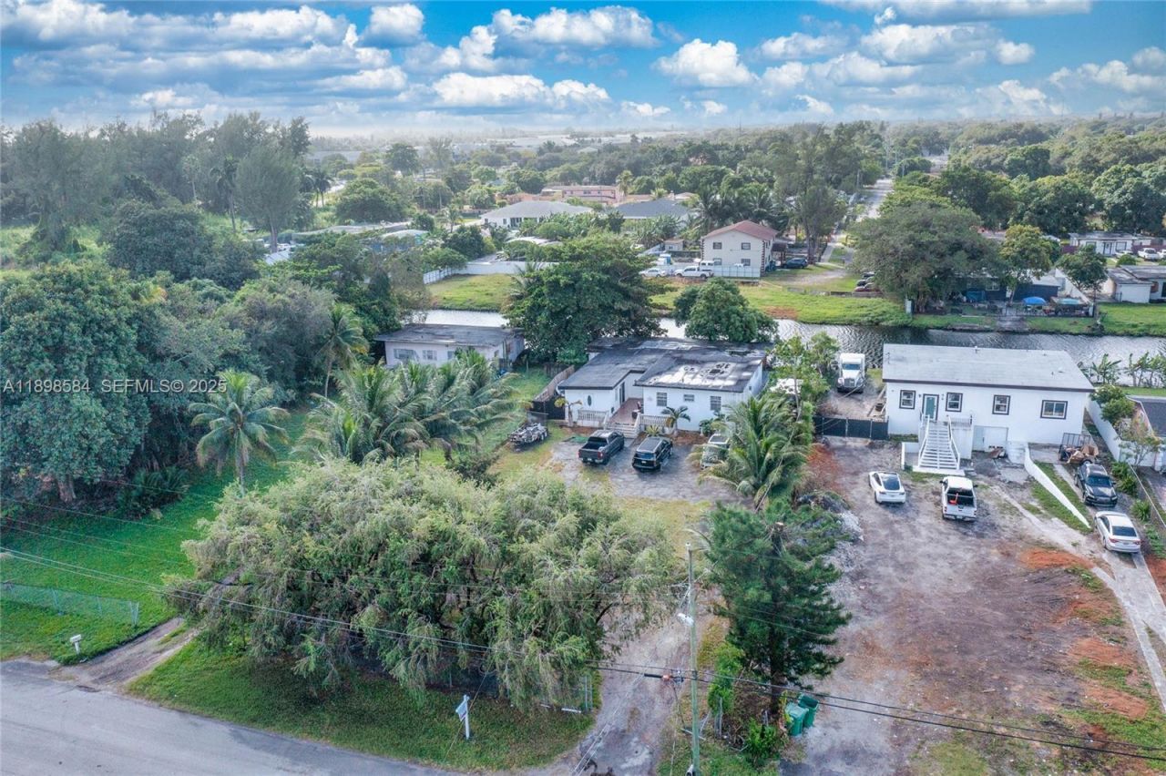 2020 NW 107th St, Miami, FL 33167 Photo