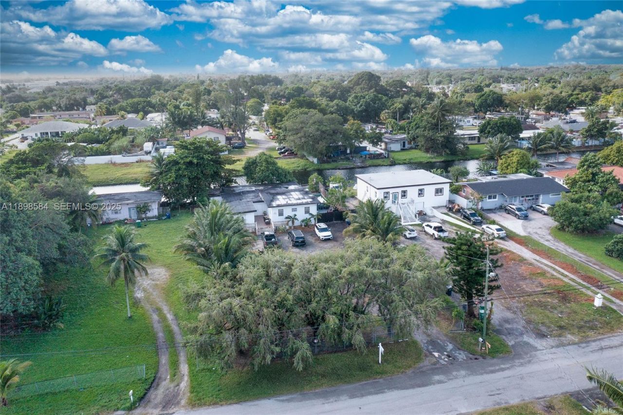 2020 NW 107th St, Miami, FL 33167 Photo