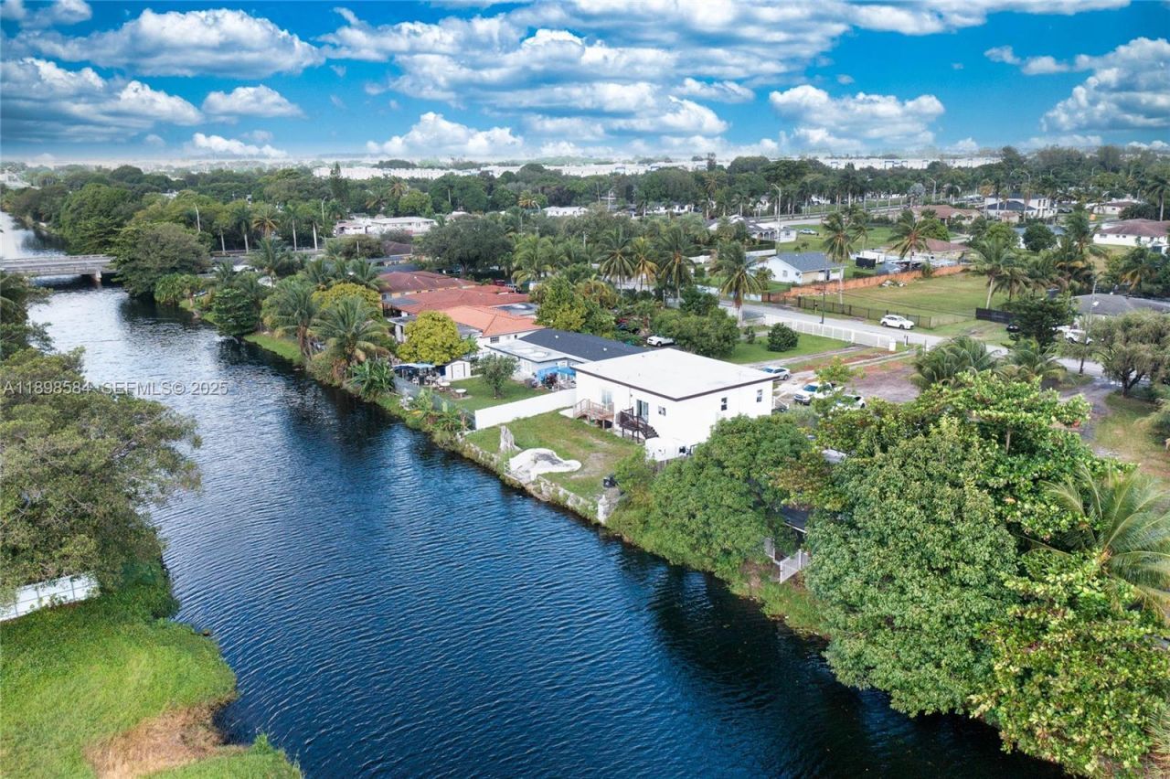 2020 NW 107th St, Miami, FL 33167 Photo