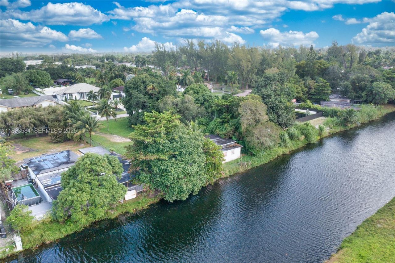 2020 NW 107th St, Miami, FL 33167 Photo