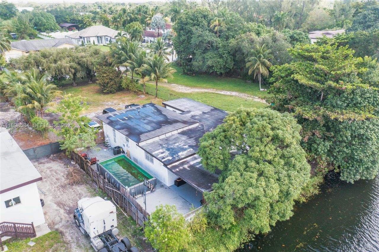 2020 NW 107th St, Miami, FL 33167 Photo