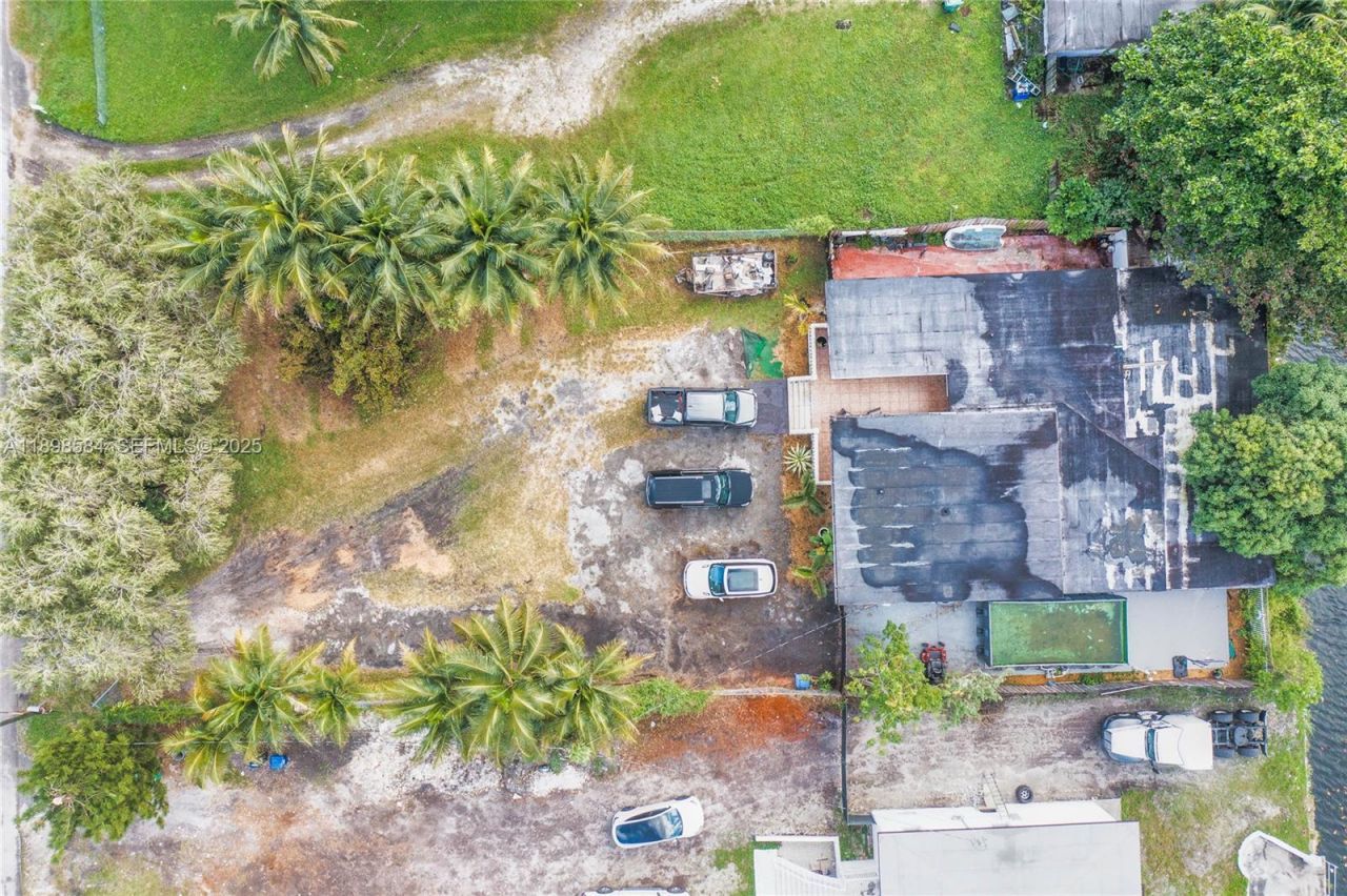 2020 NW 107th St, Miami, FL 33167 Photo