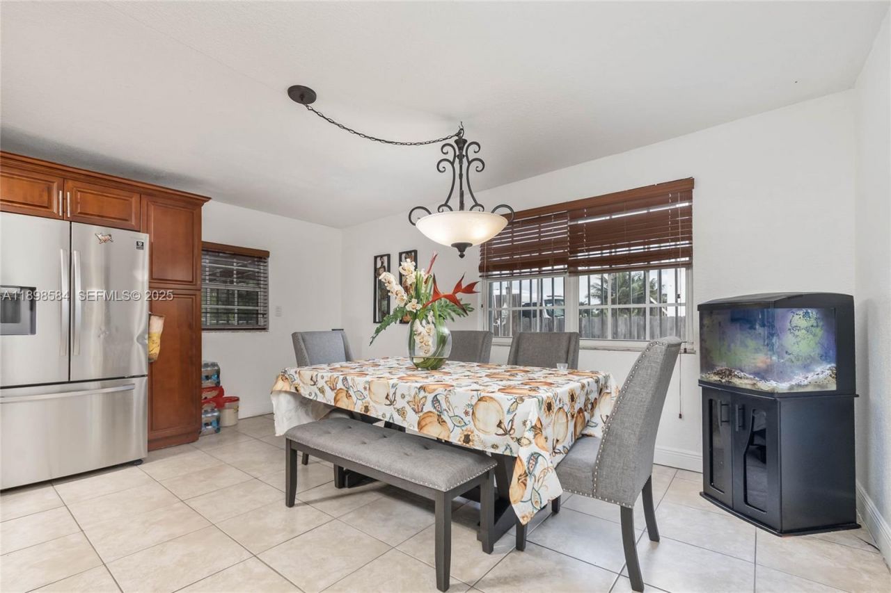 2020 NW 107th St, Miami, FL 33167 Photo