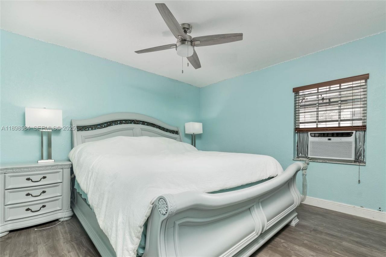 2020 NW 107th St, Miami, FL 33167 Photo