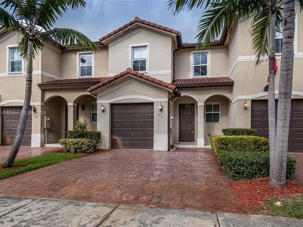 1027 NE 207th St, Unit 1027, Miami, FL 33179