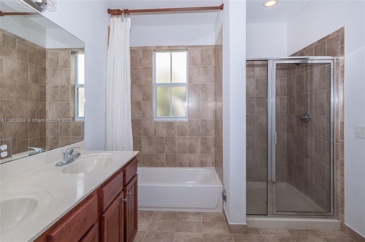 1027 NE 207th St, Unit 1027, Miami, FL 33179 Photo