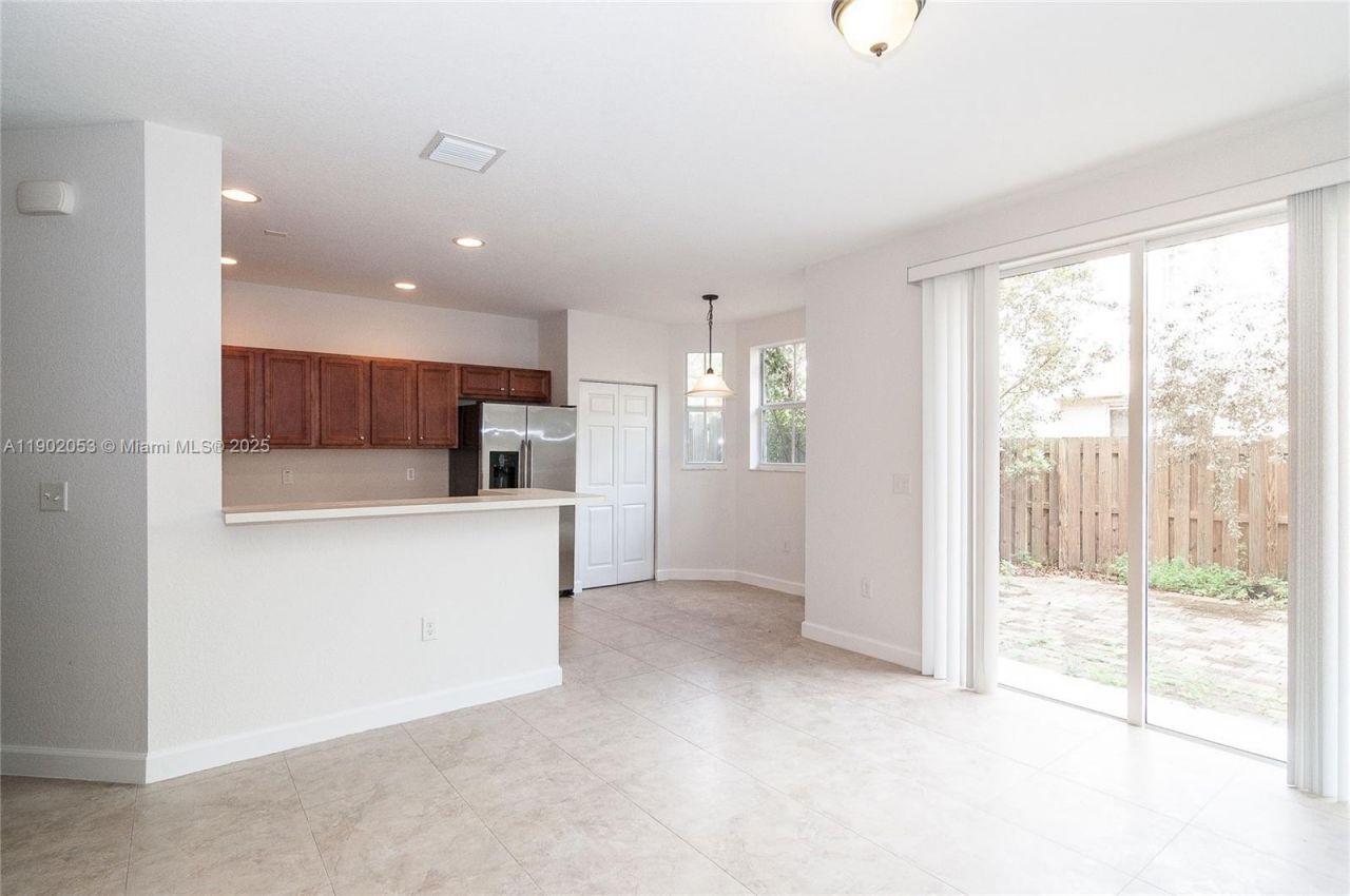 1027 NE 207th St, Unit 1027, Miami, FL 33179 Photo