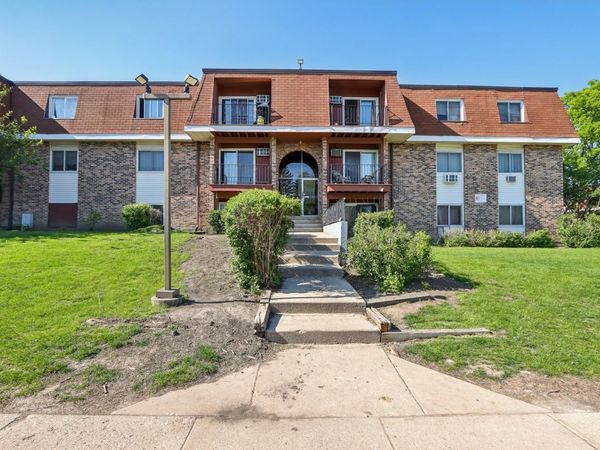 600 MESA Drive, Unit 103, Hoffman Estates, IL 60169