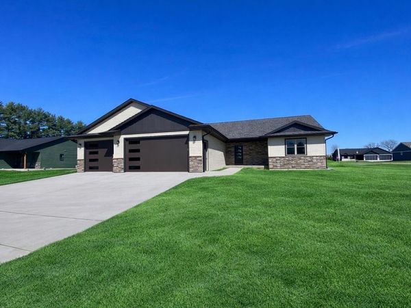 1957 Golden Gate Way, Holmen, WI 54636