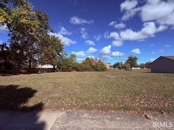 814 W MACALAN Drive, Marion, IN 46952