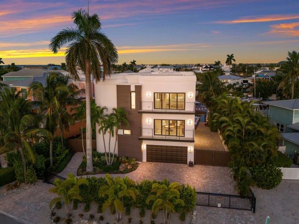 201 N HARBOR DRIVE, HOLMES BEACH, FL 34217