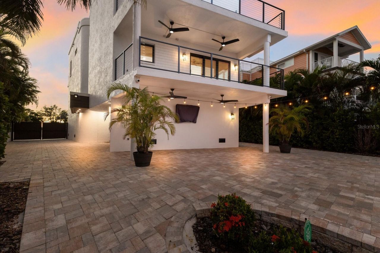 201 N Harbor Drive, Holmes Beach, FL 34217 Photo