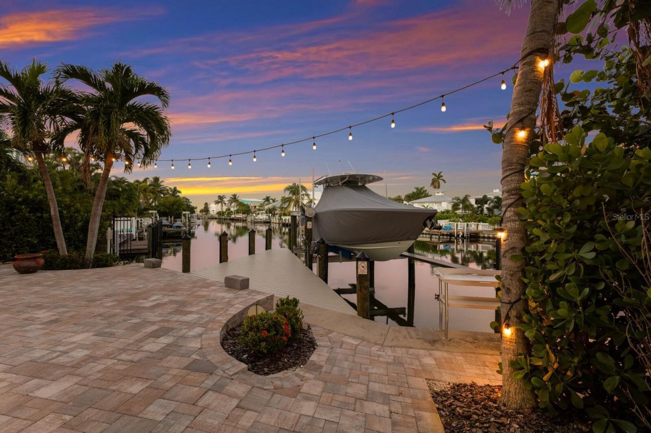 201 N Harbor Drive, Holmes Beach, FL 34217 Photo