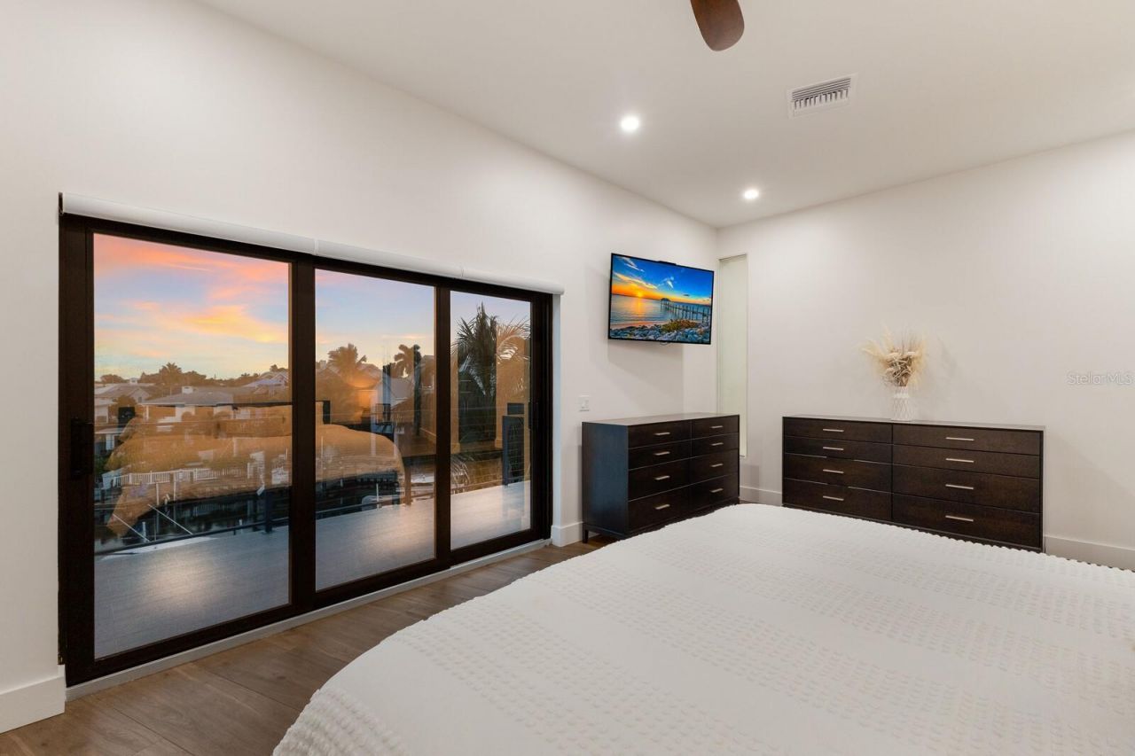 201 N Harbor Drive, Holmes Beach, FL 34217 Photo