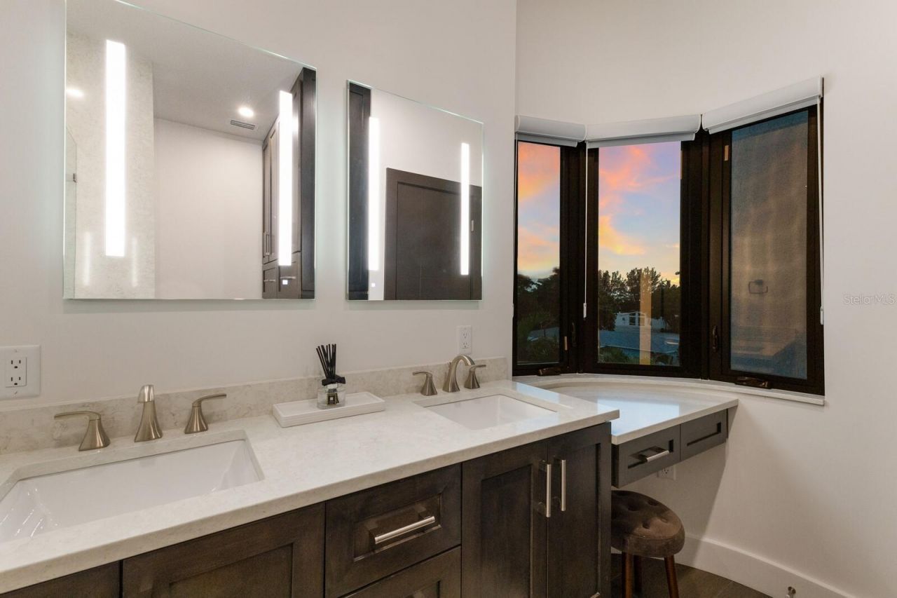 201 N Harbor Drive, Holmes Beach, FL 34217 Photo