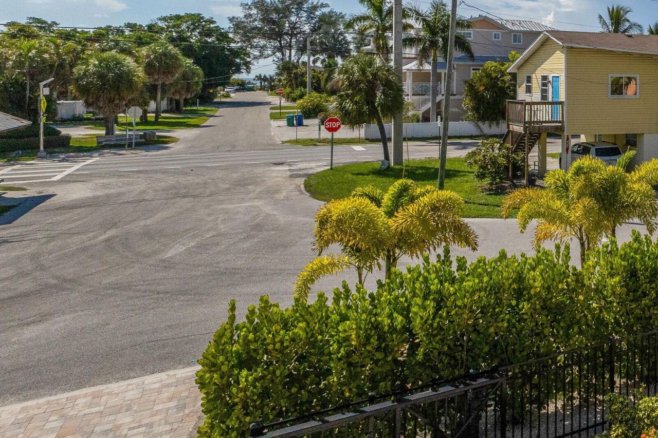 201 N Harbor Drive, Holmes Beach, FL 34217 Photo