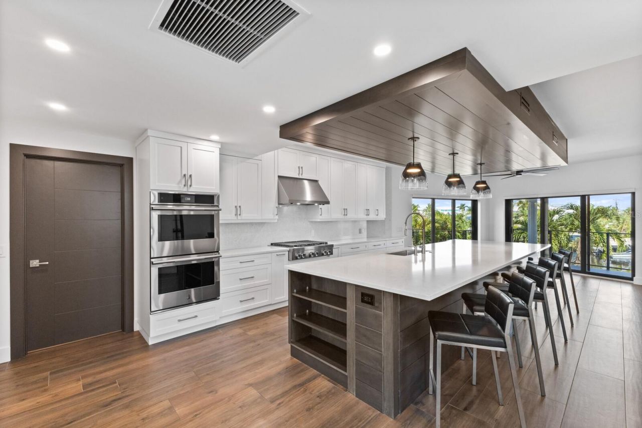 201 N Harbor Drive, Holmes Beach, FL 34217 Photo