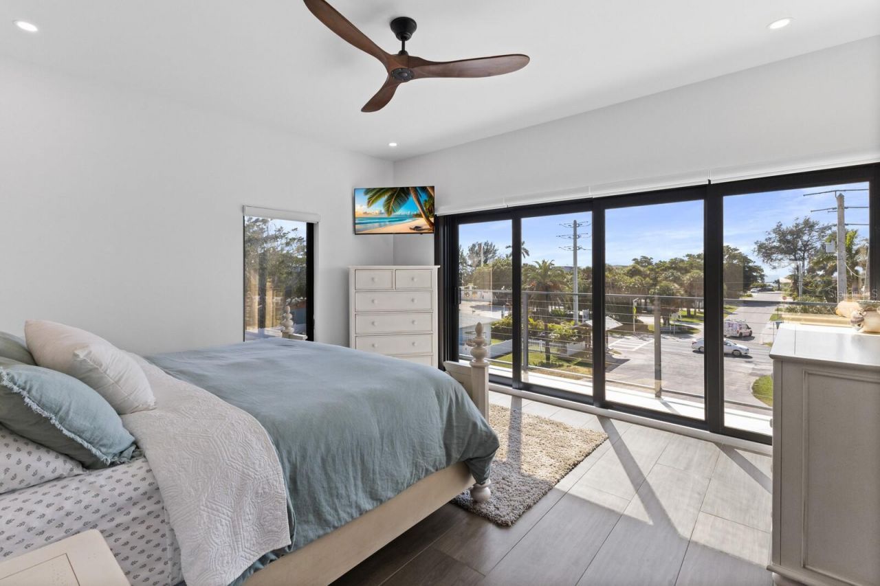 201 N Harbor Drive, Holmes Beach, FL 34217 Photo