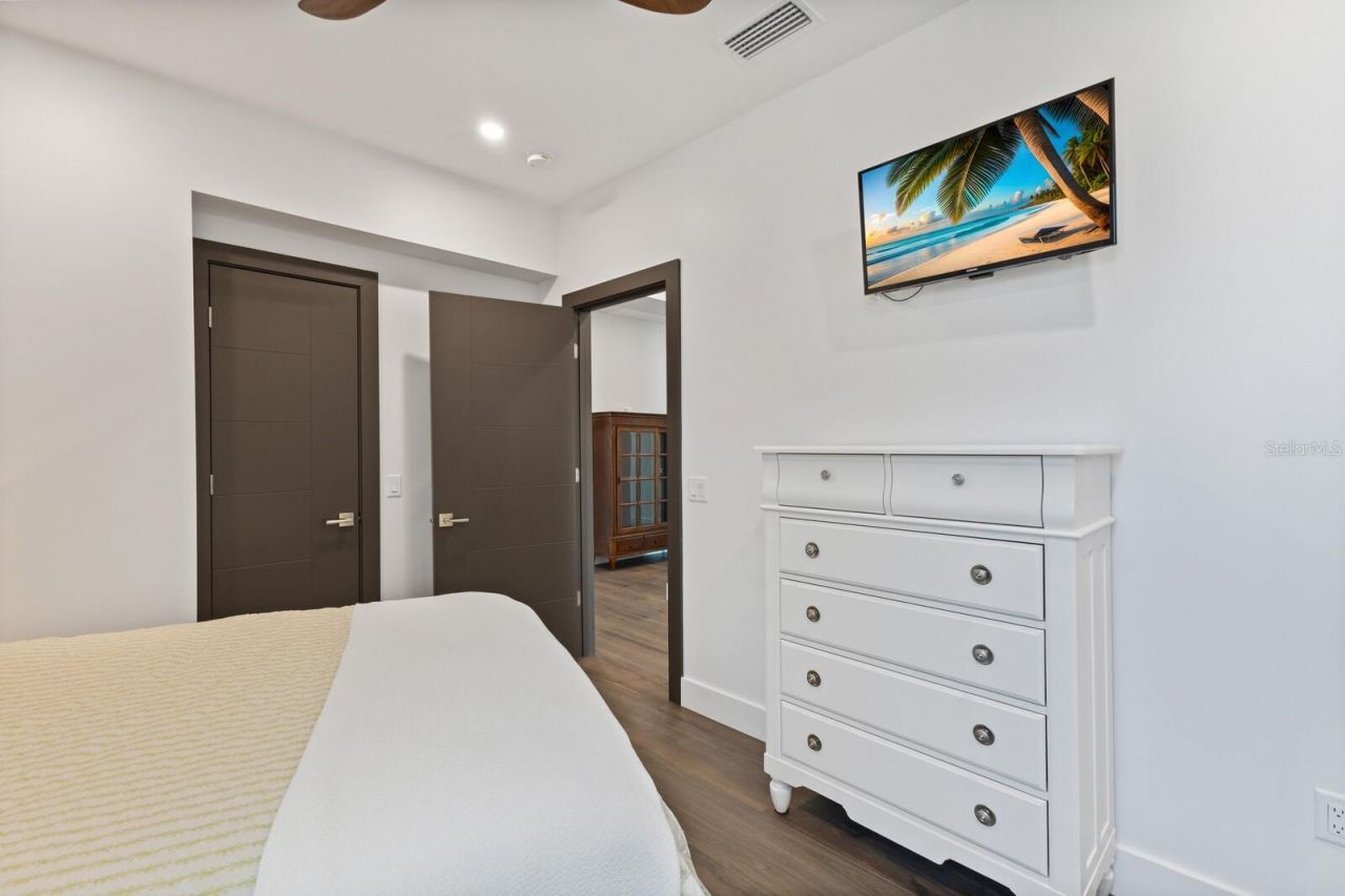 201 N Harbor Drive, Holmes Beach, FL 34217 Photo