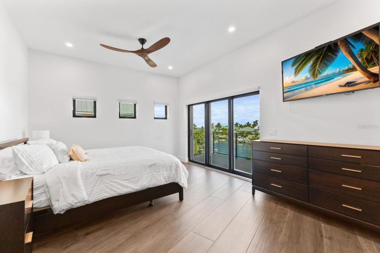 201 N Harbor Drive, Holmes Beach, FL 34217 Photo