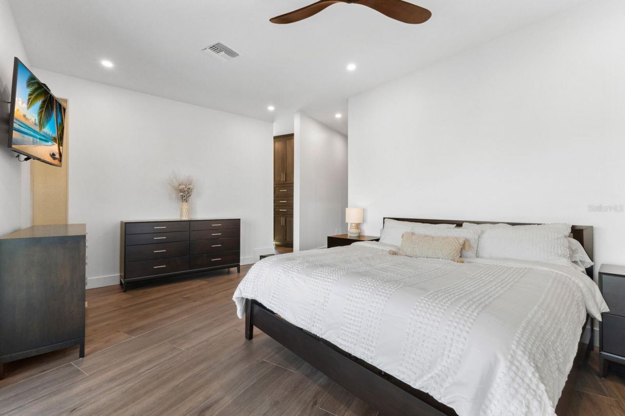 201 N Harbor Drive, Holmes Beach, FL 34217 Photo