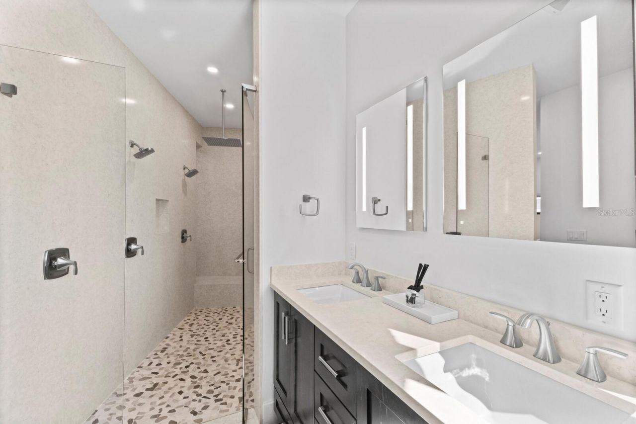 201 N Harbor Drive, Holmes Beach, FL 34217 Photo