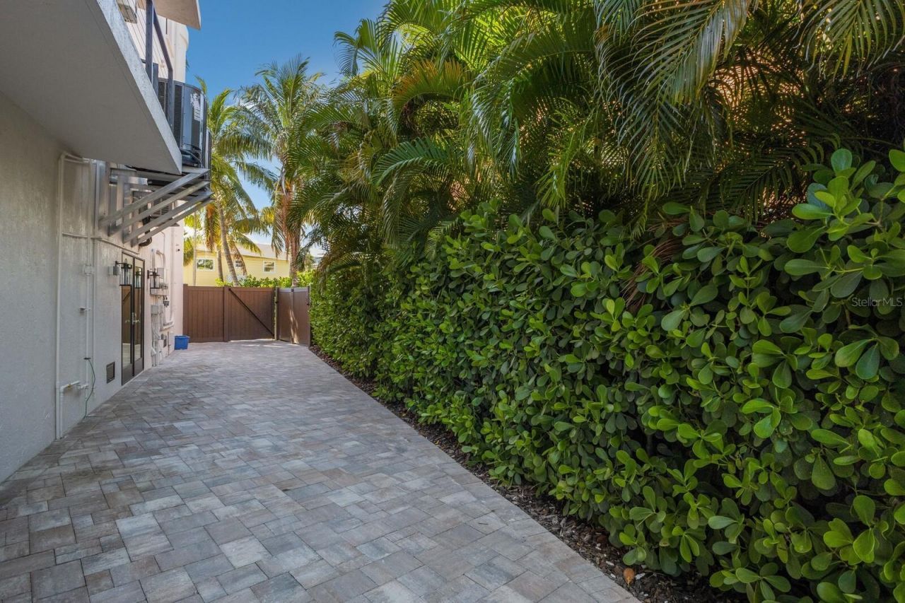 201 N Harbor Drive, Holmes Beach, FL 34217 Photo