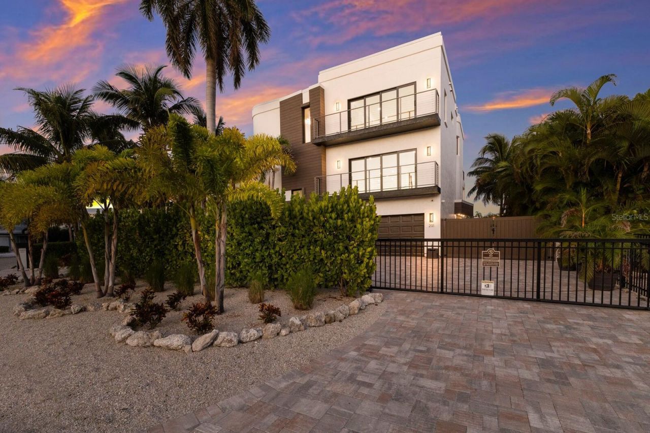 201 N Harbor Drive, Holmes Beach, FL 34217 Photo