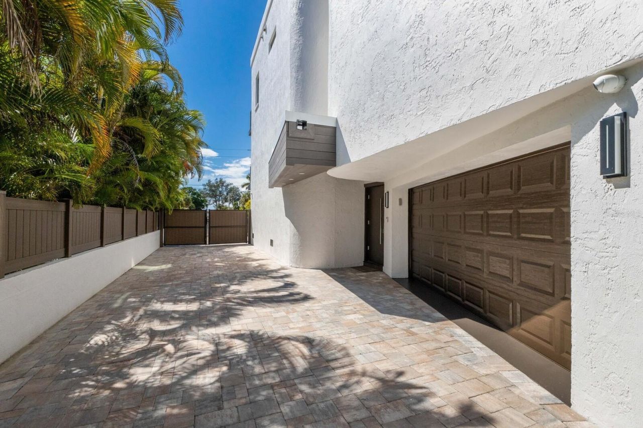 201 N Harbor Drive, Holmes Beach, FL 34217 Photo