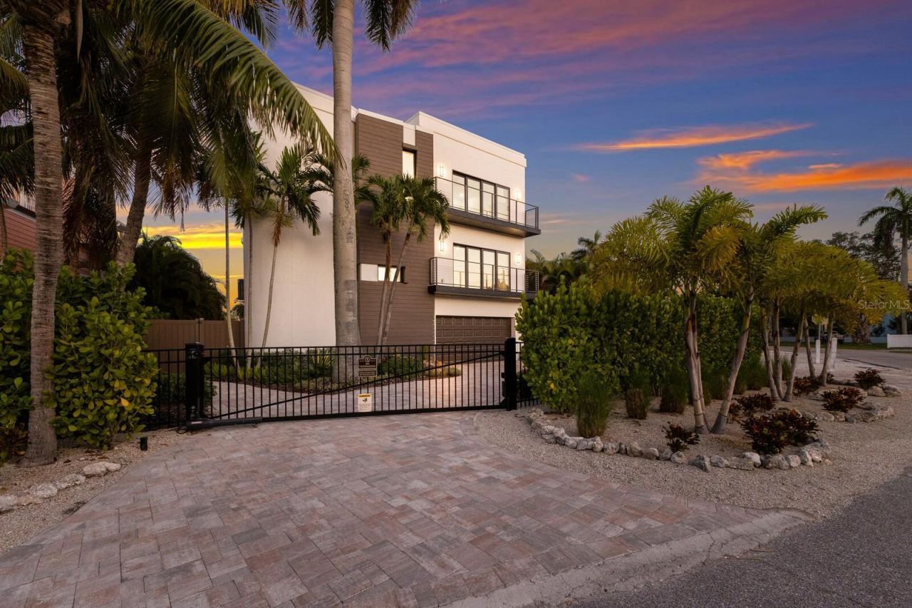 201 N Harbor Drive, Holmes Beach, FL 34217 Photo