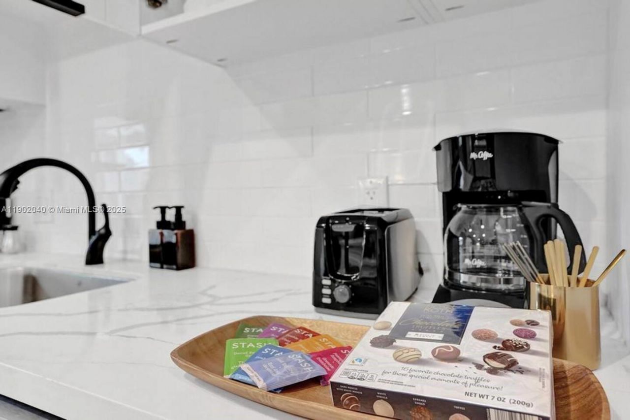 1573 NE 30th Ct, Pompano Beach, FL 33064 Photo