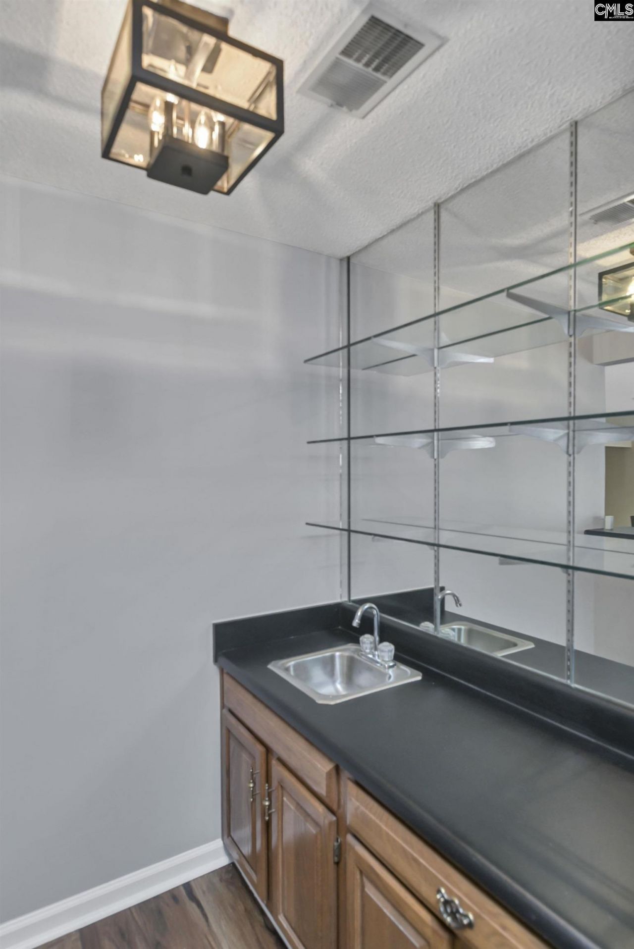 101 Grinders Mill Road Photo 18