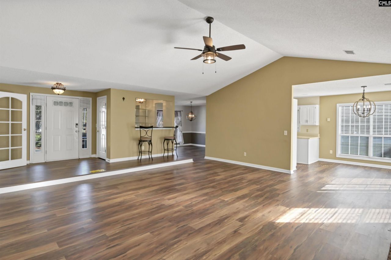 101 Grinders Mill Road Photo 4