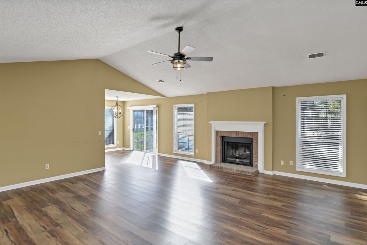 101 Grinders Mill Road Photo 7