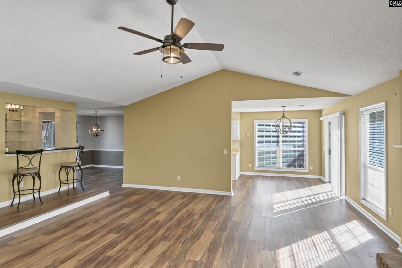 101 Grinders Mill Road Photo 8